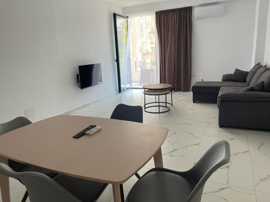 Sunrose Residences ساراندا المظهر الخارجي الصورة