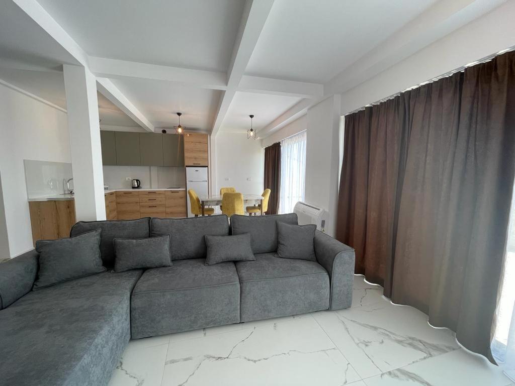 Sunrose Residences ساراندا المظهر الخارجي الصورة